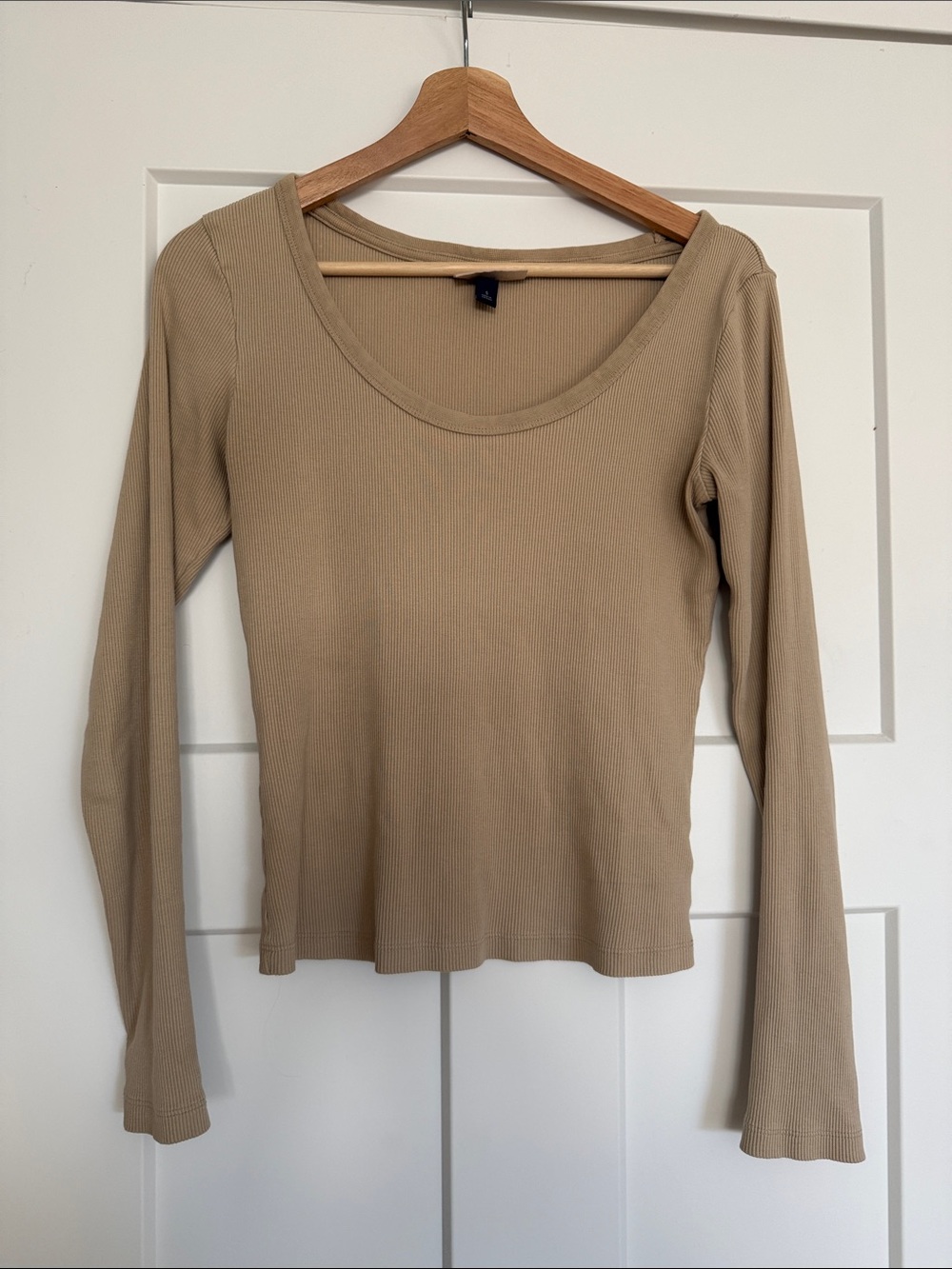 Universal Thread Women's Long Sleeve Scoop Ribbed Top - Tan